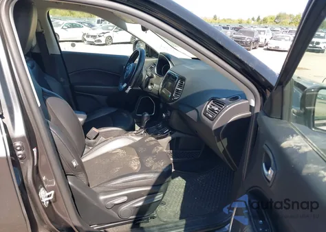 2020 Jeep Compass Altitude 4X4 from USA, damaged, VIN 3C4NJDBB5LT256456